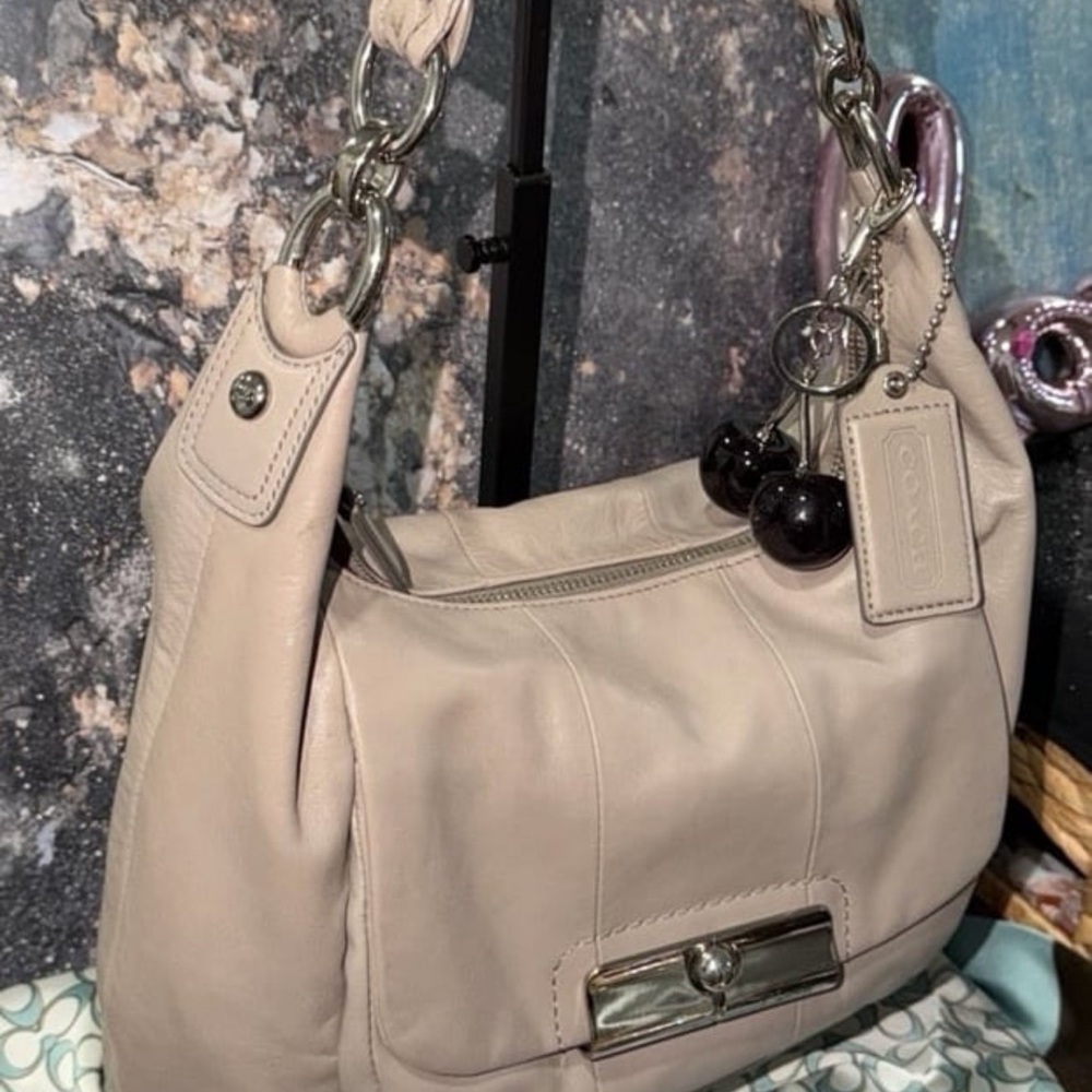 Coach Kristin SOLD SOLD Light Gray Taupe Leather Shoulder Bag EXCELLENT - Picture 2 of 12
